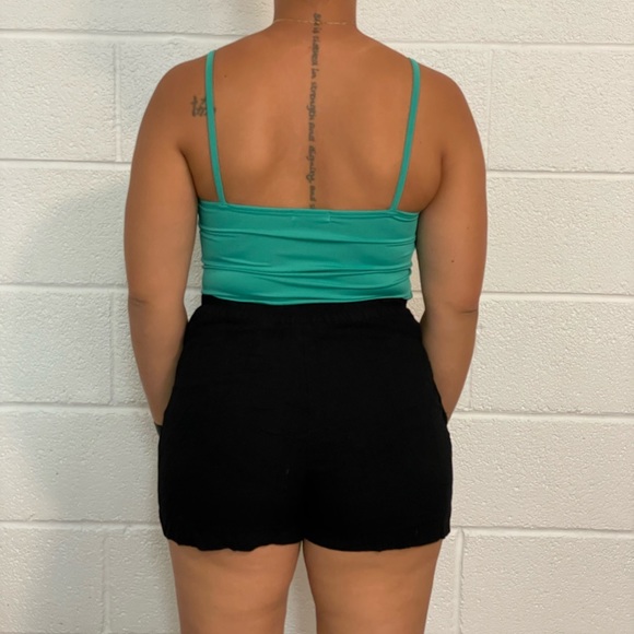 Black loose shorts with pockets - Picture 2 of 2